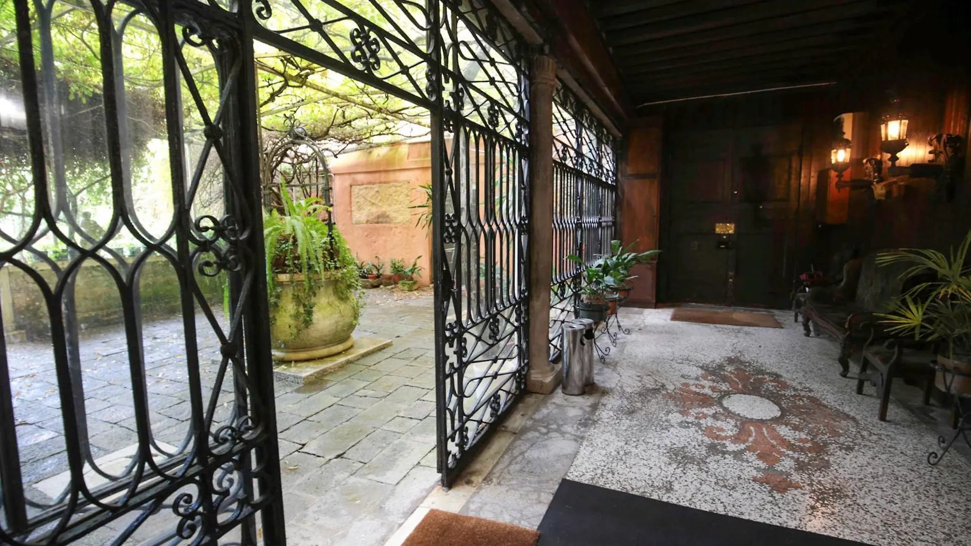Il Giardino Segreto Di Monty Don Sul Canal Grande Benátky Apartmán